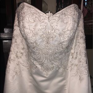 New beaded David’s Bridal Wedding Dress w/ train